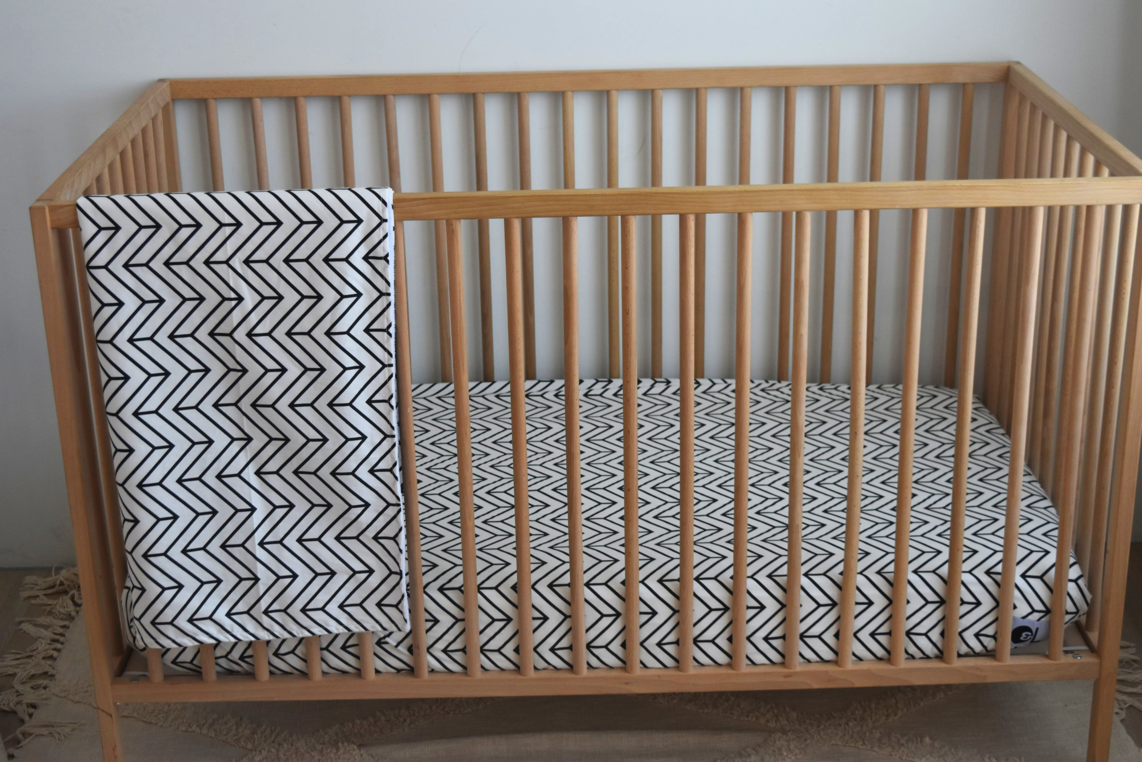 City Heartbeeps Classic Crib Bedding Set